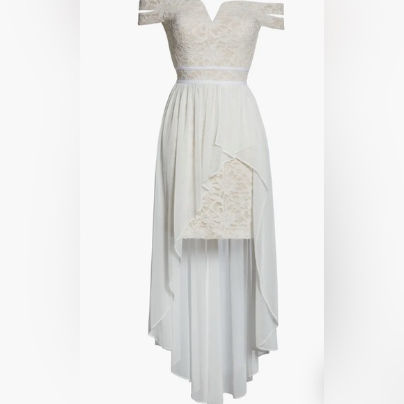 Morgan &  Co. - Off the Shoulder Lace & Chiffon Overlay Gown Junior's Size 5 - Picture 6 of 13